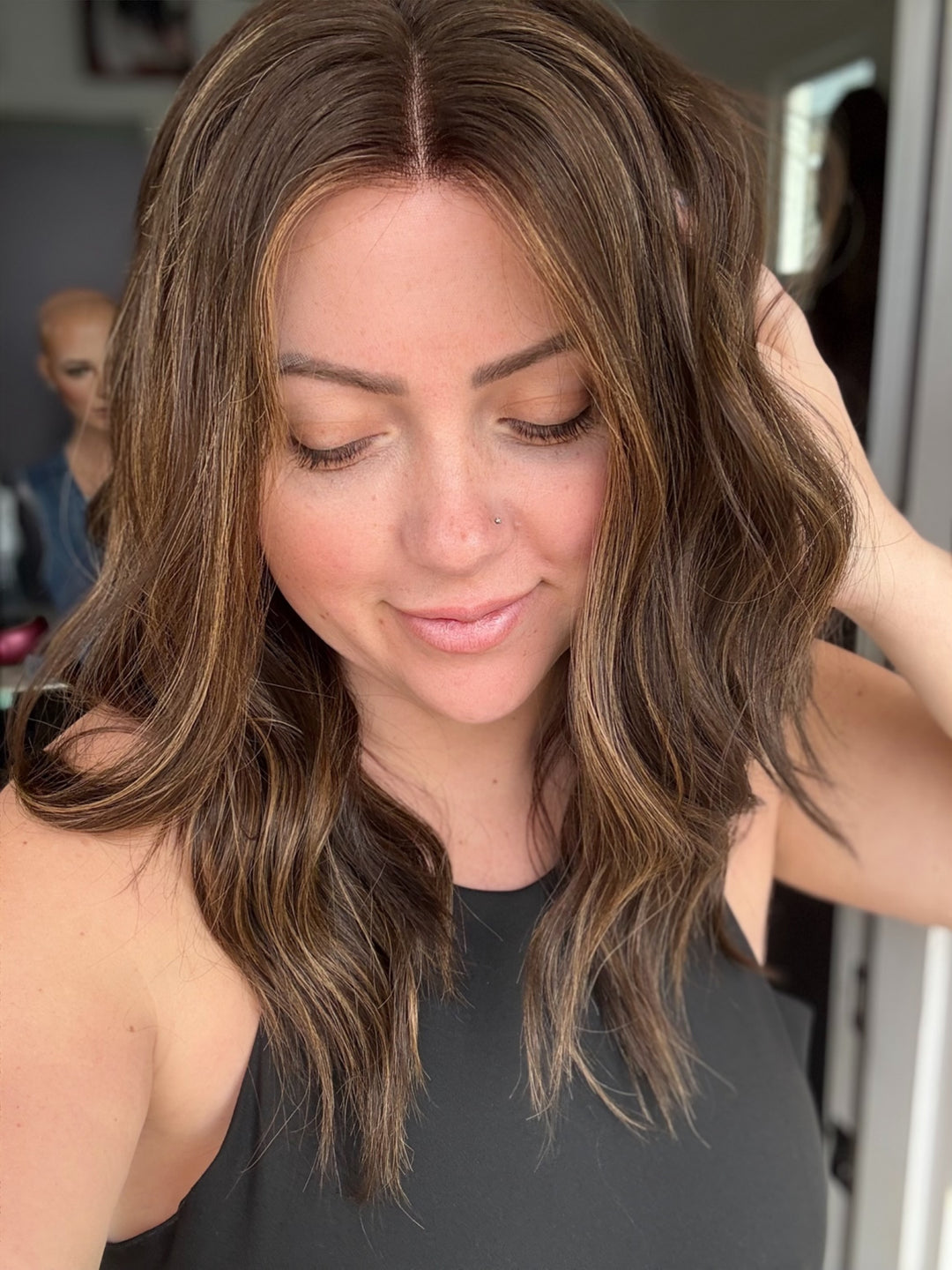 “Isabella” [M] 18” Lace Top Wig