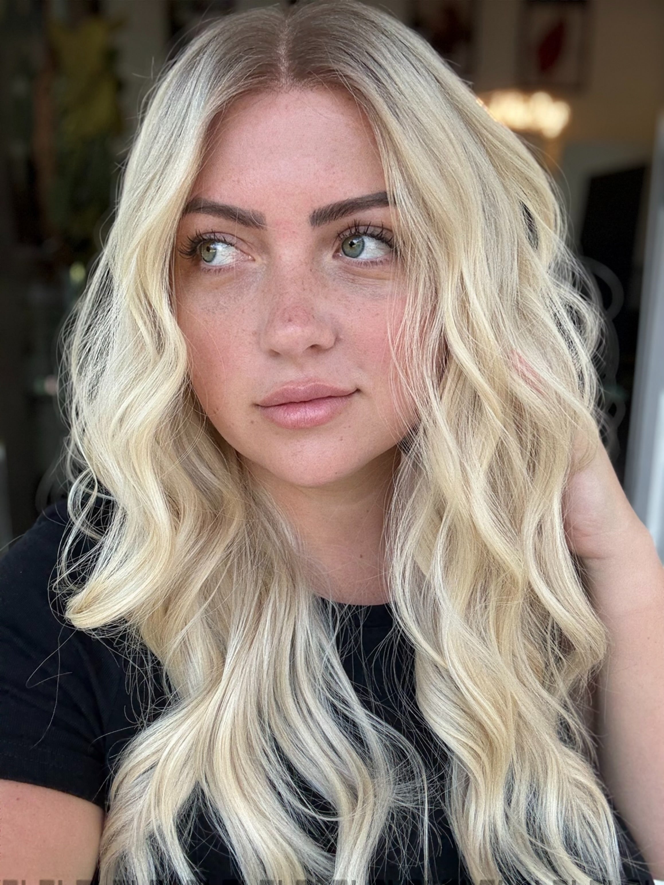 “Bombshell” [S] 22” Lace Top Wig