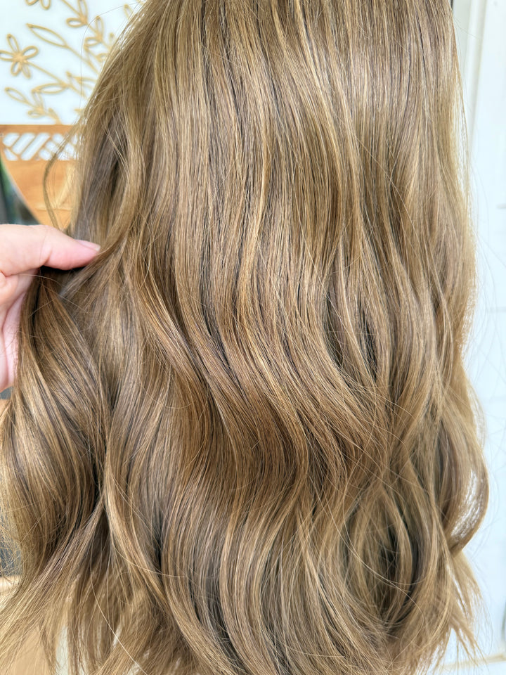 “Laurie” [L] 20” Lace Top Wig