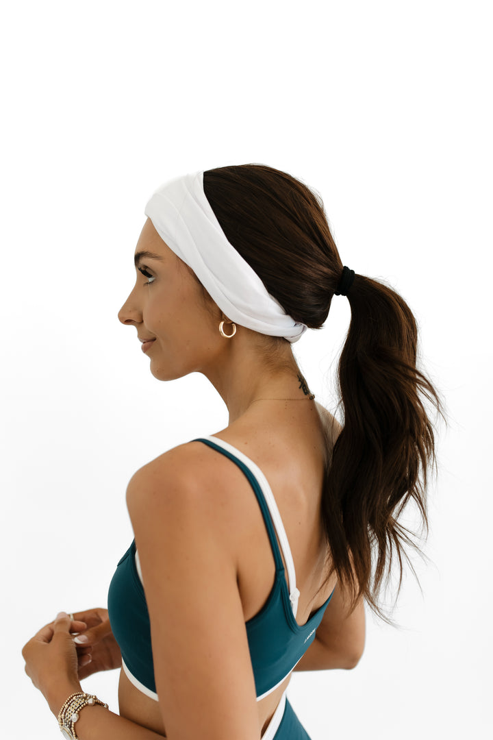 “Veronica” Everyday Headband Wig (choose size) 22”