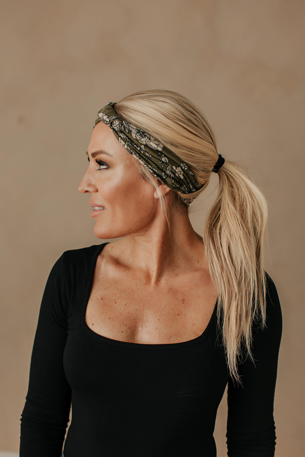 “Rachel” Everyday Headband Wig [M] 22”