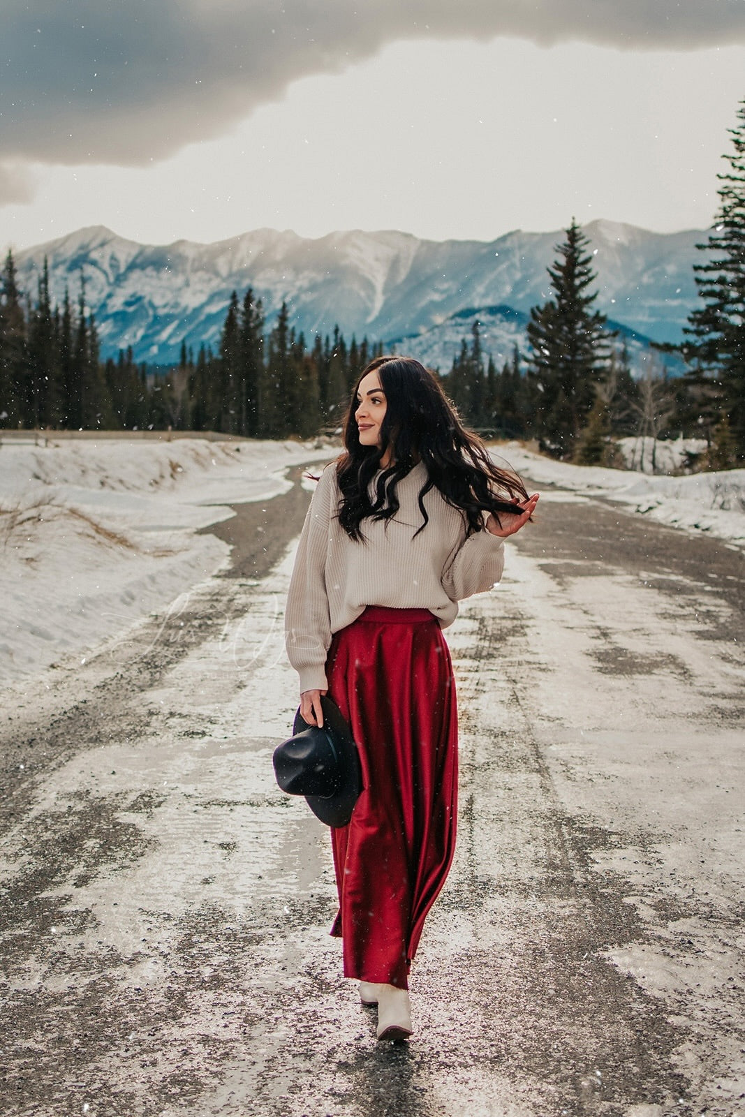 “Jordyn” 22” [M] Lace Top Wig