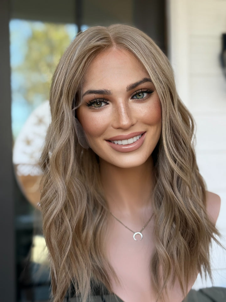“Raya” [M] 18” Lace Top Wig