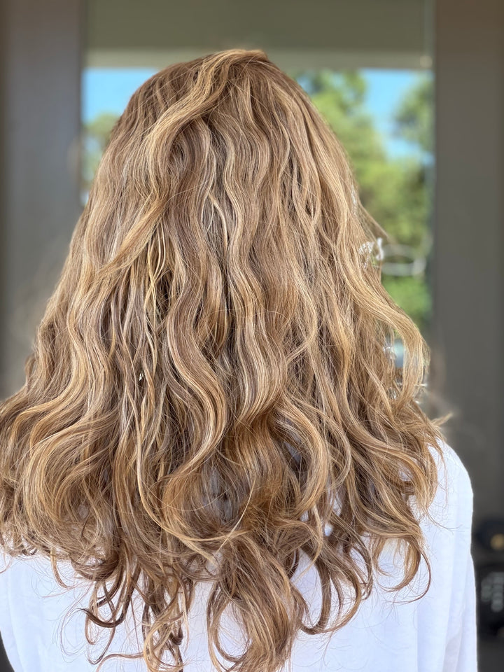 Wavy Emma (M) 18" Lace Top Wig