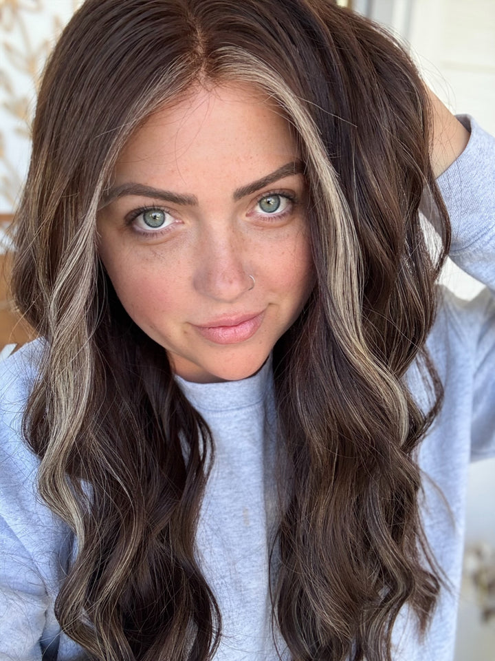 “4b2632” [M] 24” Lace Top Wig